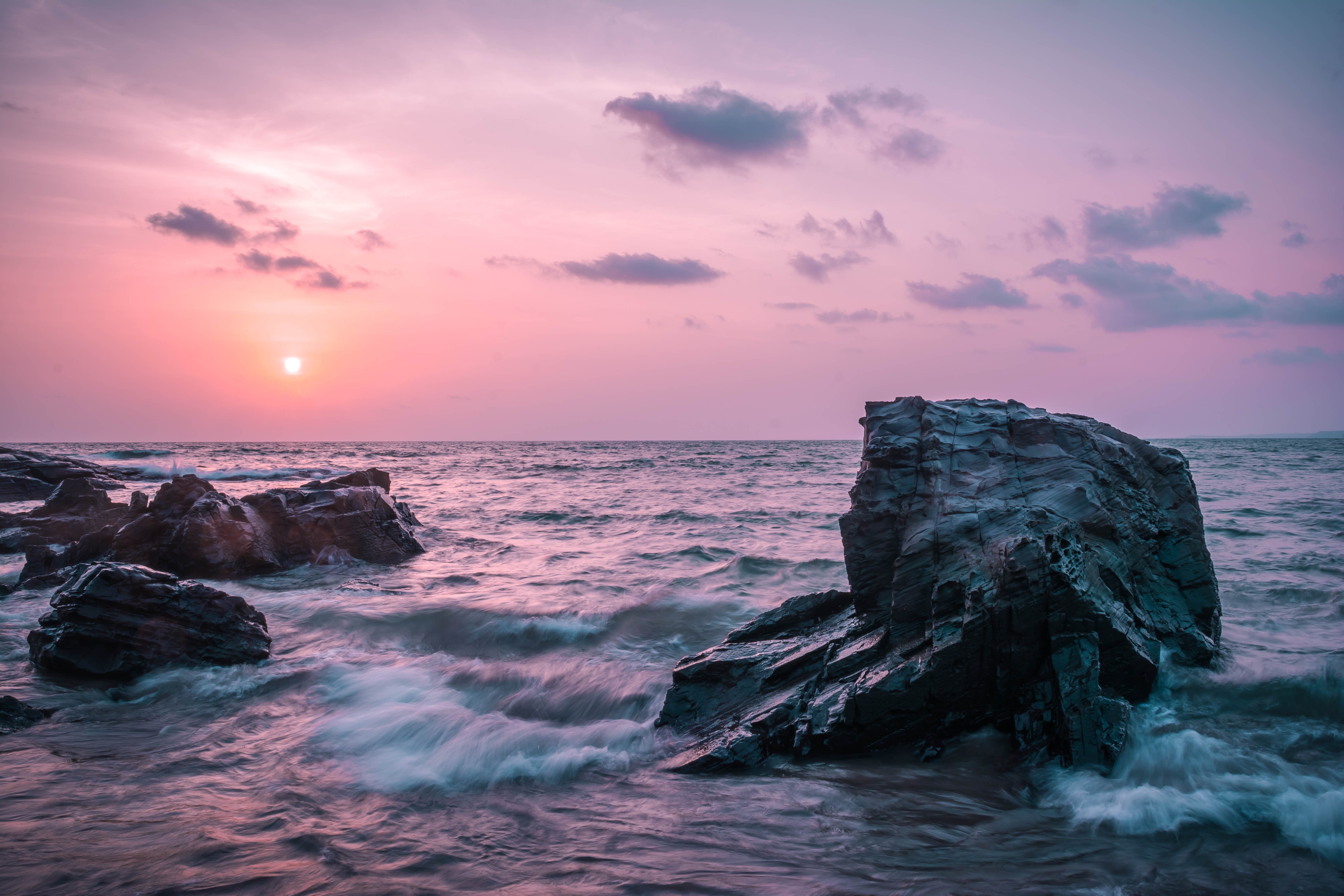 There are many places to visit in March in India. Here are a few. Here is the sea beach in Goa.